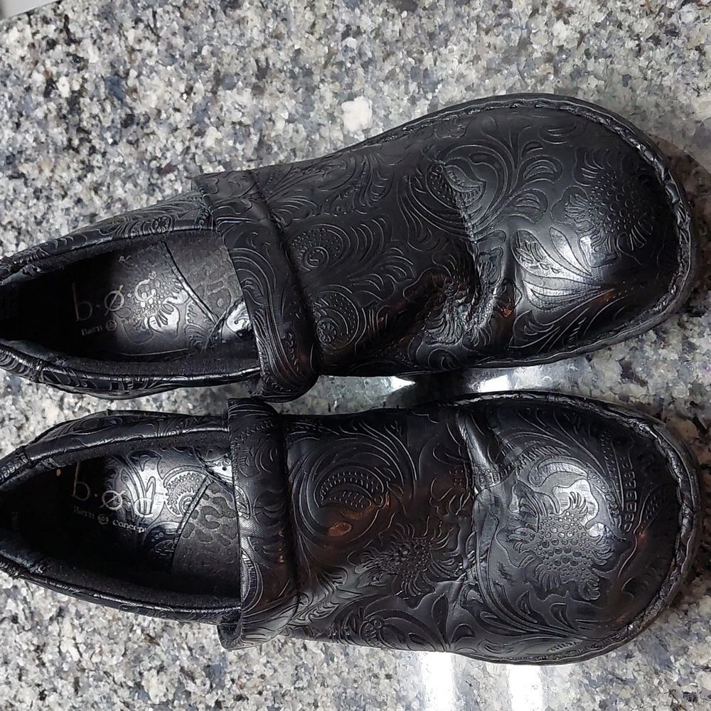 Tooled Look Clogs